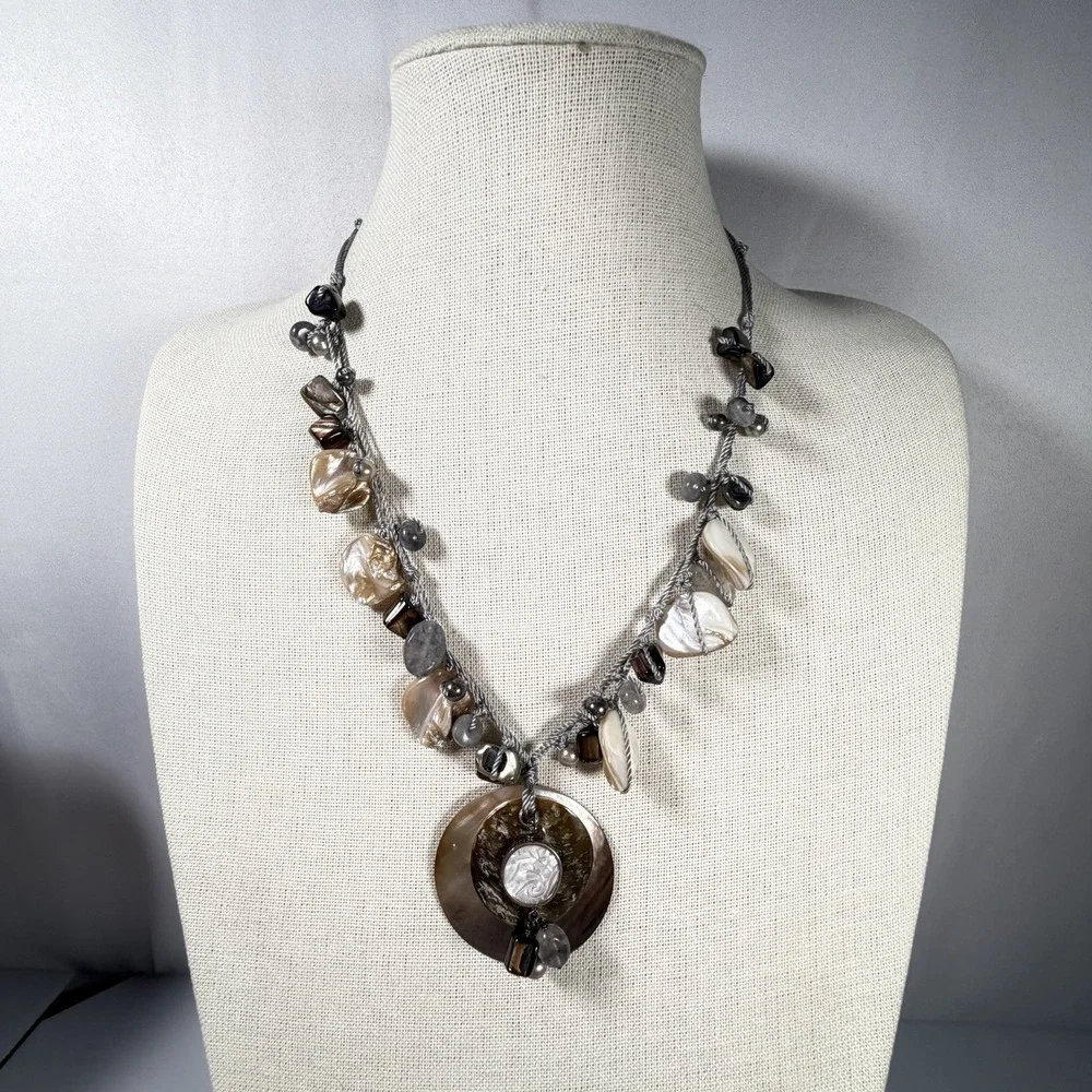 Silpada Necklace Boardwalk Sterling Silver Mother of Pearl Quartz Shell N2098